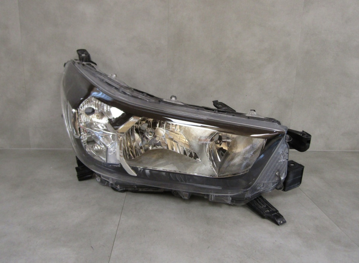 Prednji far TOYOTA HILUX 8 VIII LIFT halogen 20- RH