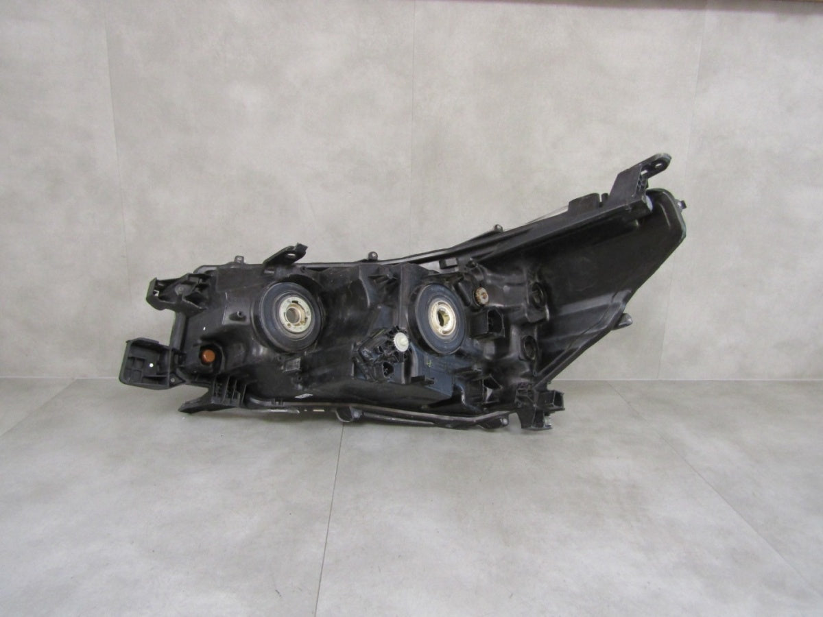 Prednji far TOYOTA HILUX 8 VIII LIFT halogen 20- RH
