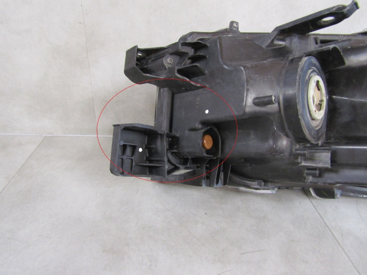 Prednji far TOYOTA HILUX 8 VIII LIFT halogen 20- RH