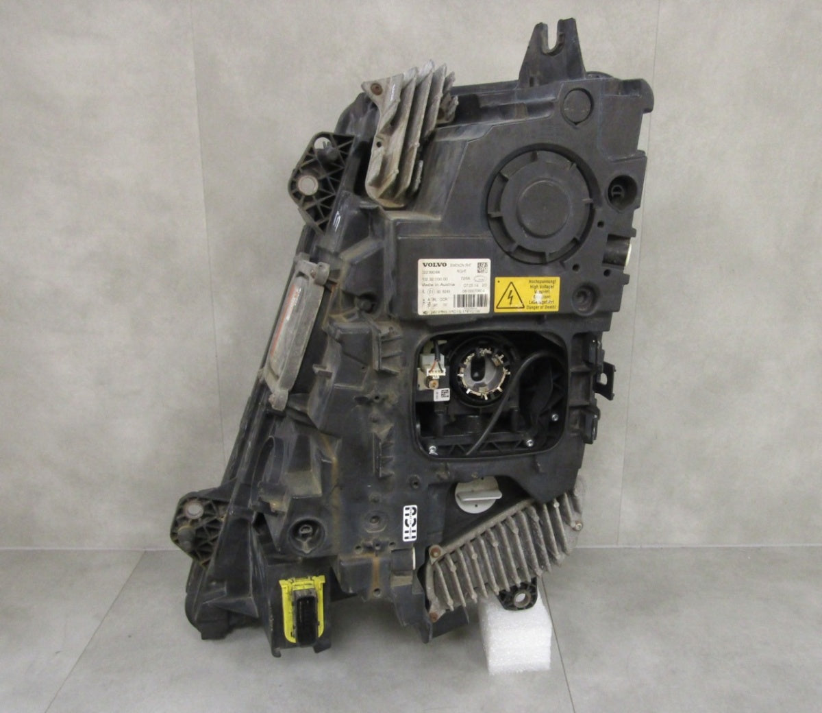 Prednji far VOLVO FH 4 xenon nezakretni 12-20 RH desni 22239244