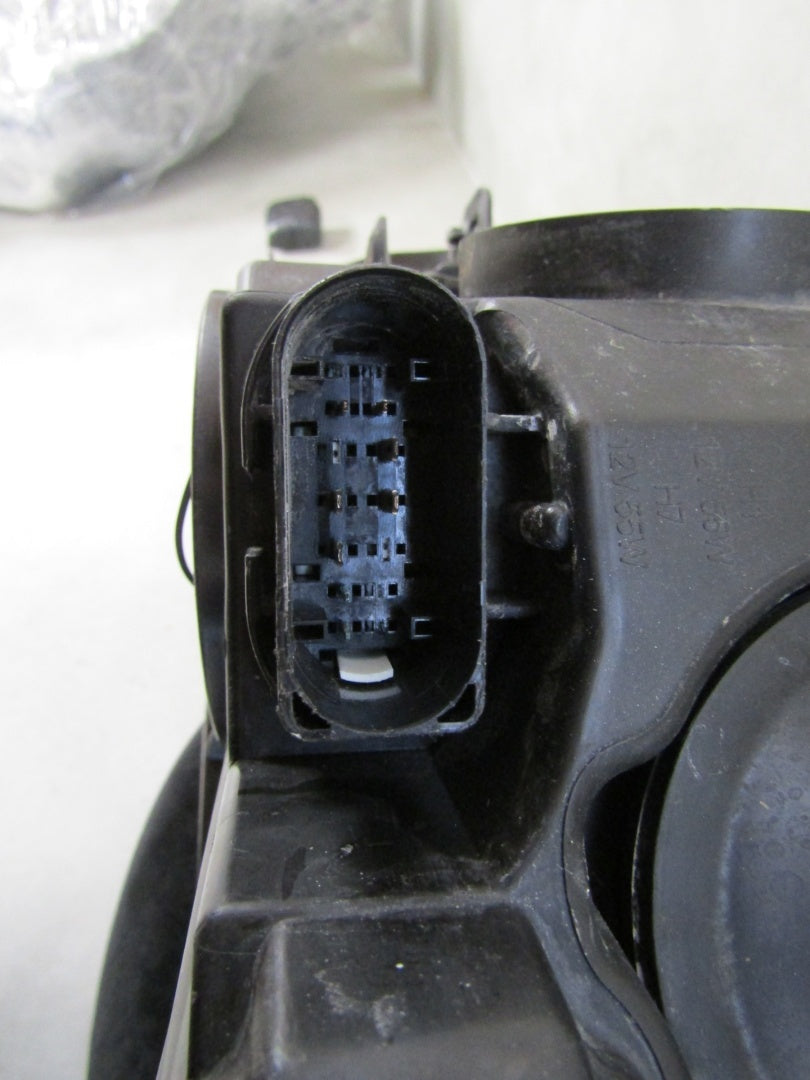 Prednji far FORD FOCUS MK3 III halogen RH desni CIEMNA 10-14