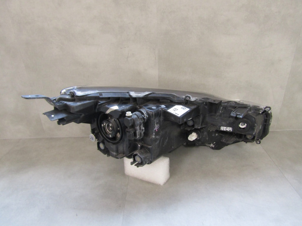 Prednji far TOYOTA YARIS CROSS halogen sa sočivom + LED 20-23 LH