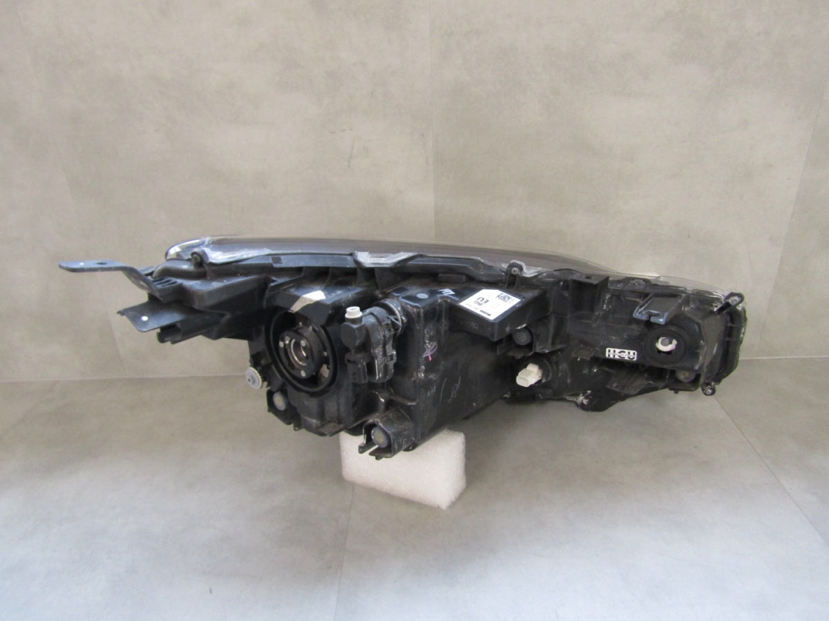 Prednji far TOYOTA YARIS CROSS halogen sa sočivom + LED 20-23 LH