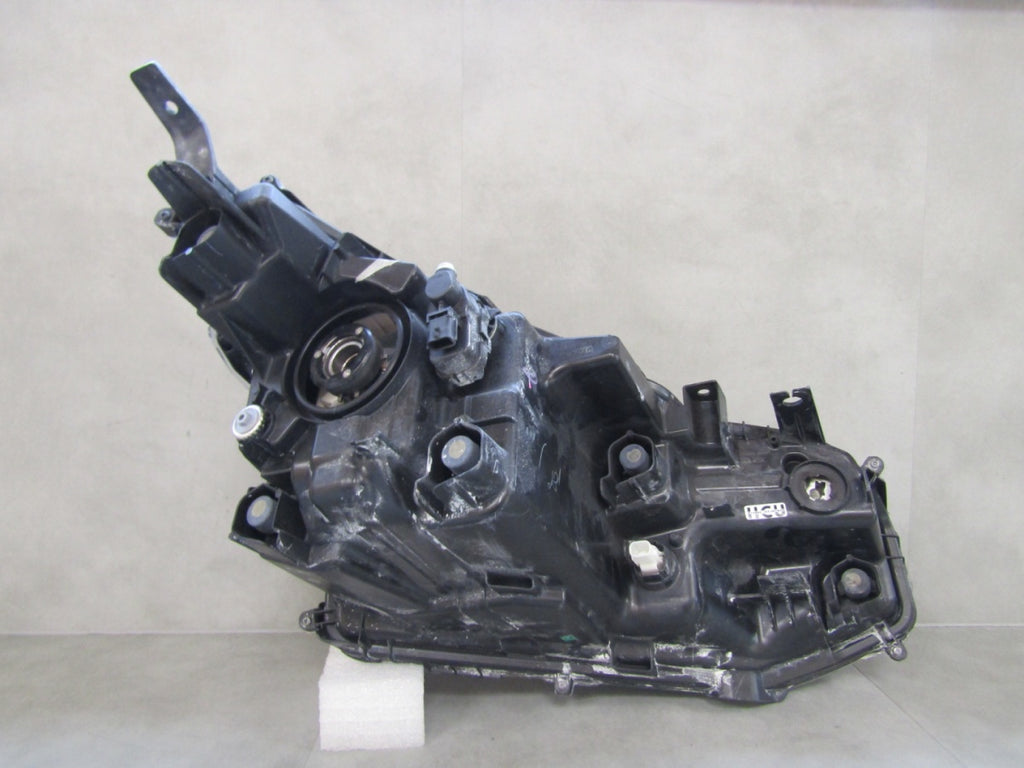 Prednji far TOYOTA YARIS CROSS halogen sa sočivom + LED 20-23 LH