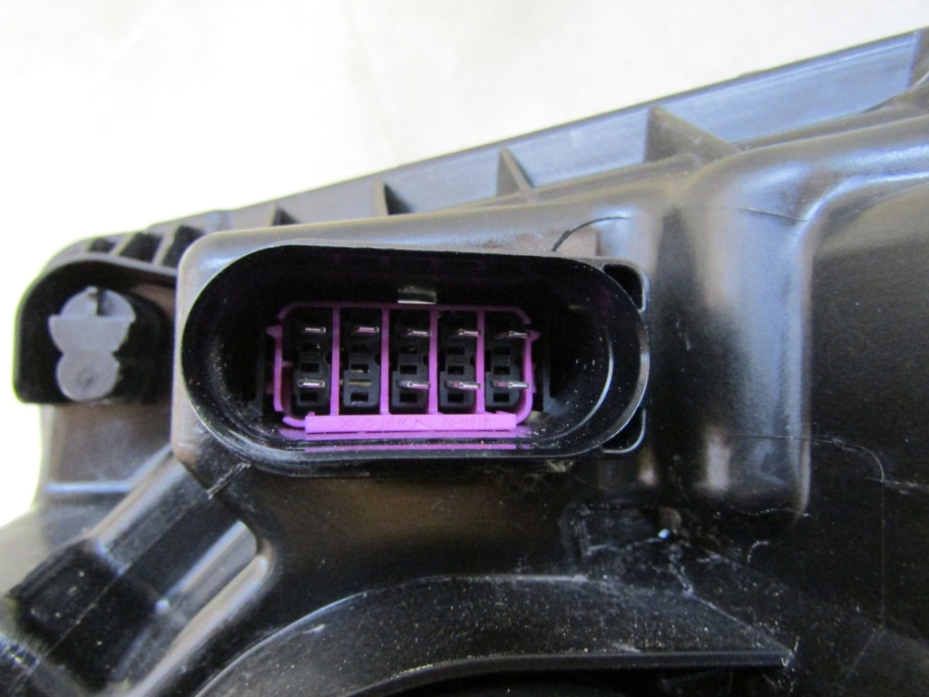 Prednji far VW CRAFTER 2 II halogen RH desni 16- 1EB012830-02