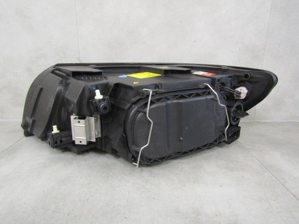 Prednji far Volvo V50 S40 xenon nezakretni RH desni 04-07 30678903