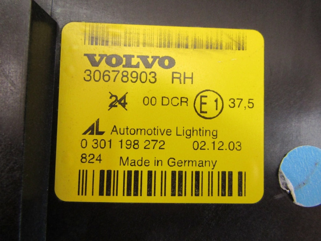 Prednji far Volvo V50 S40 xenon nezakretni RH desni 04-07 30678903