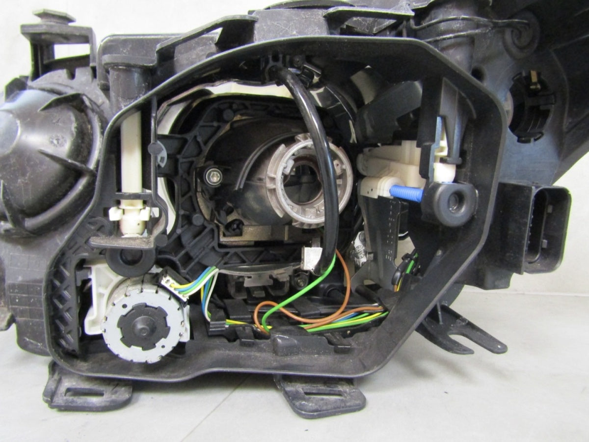 Prednji far BMW 5 E60 E61 LIFT xenon nezakretni 07-10 RH desni 7177740-08