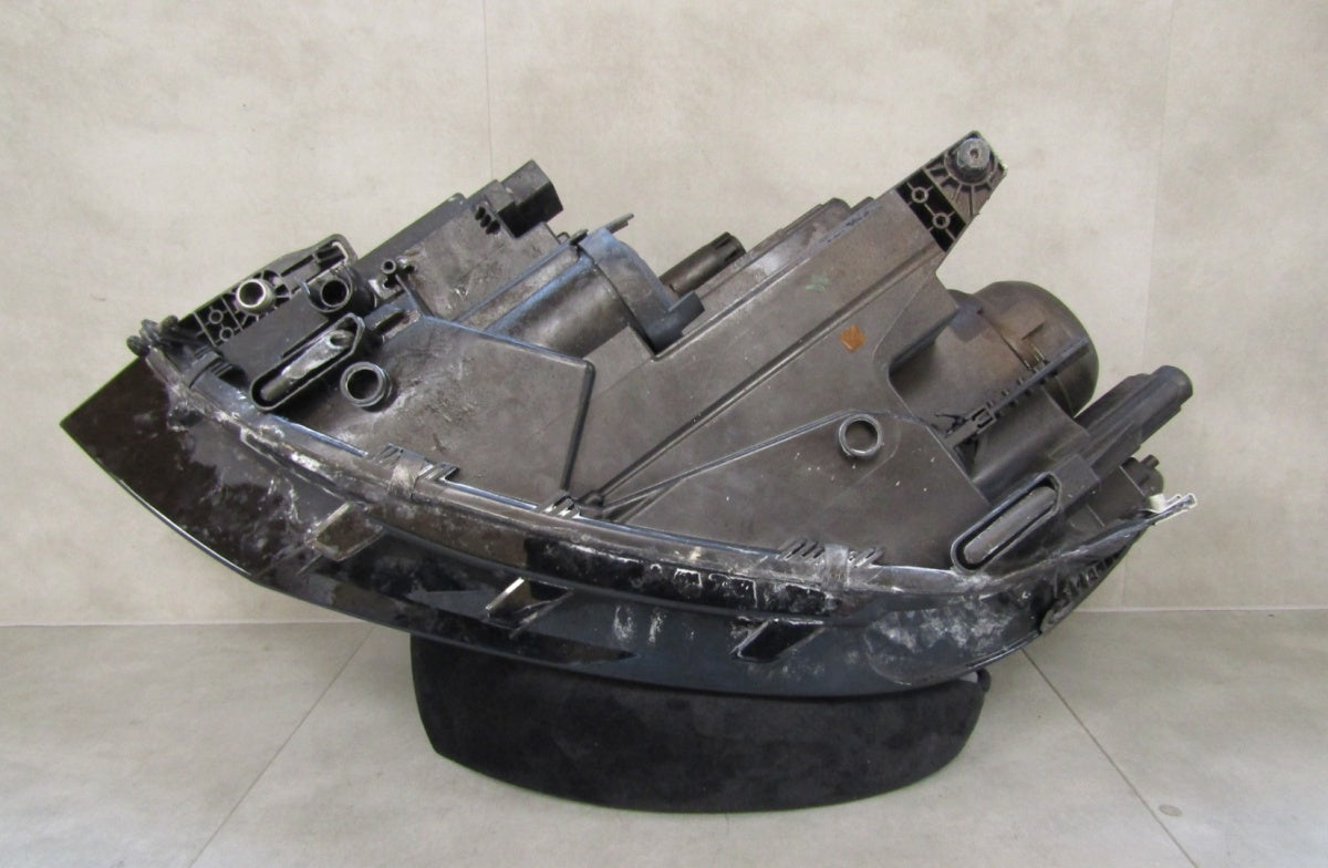 LAMPA desni VOLKSWAGEN TOURAN III 3 15- RH 5TB941006A