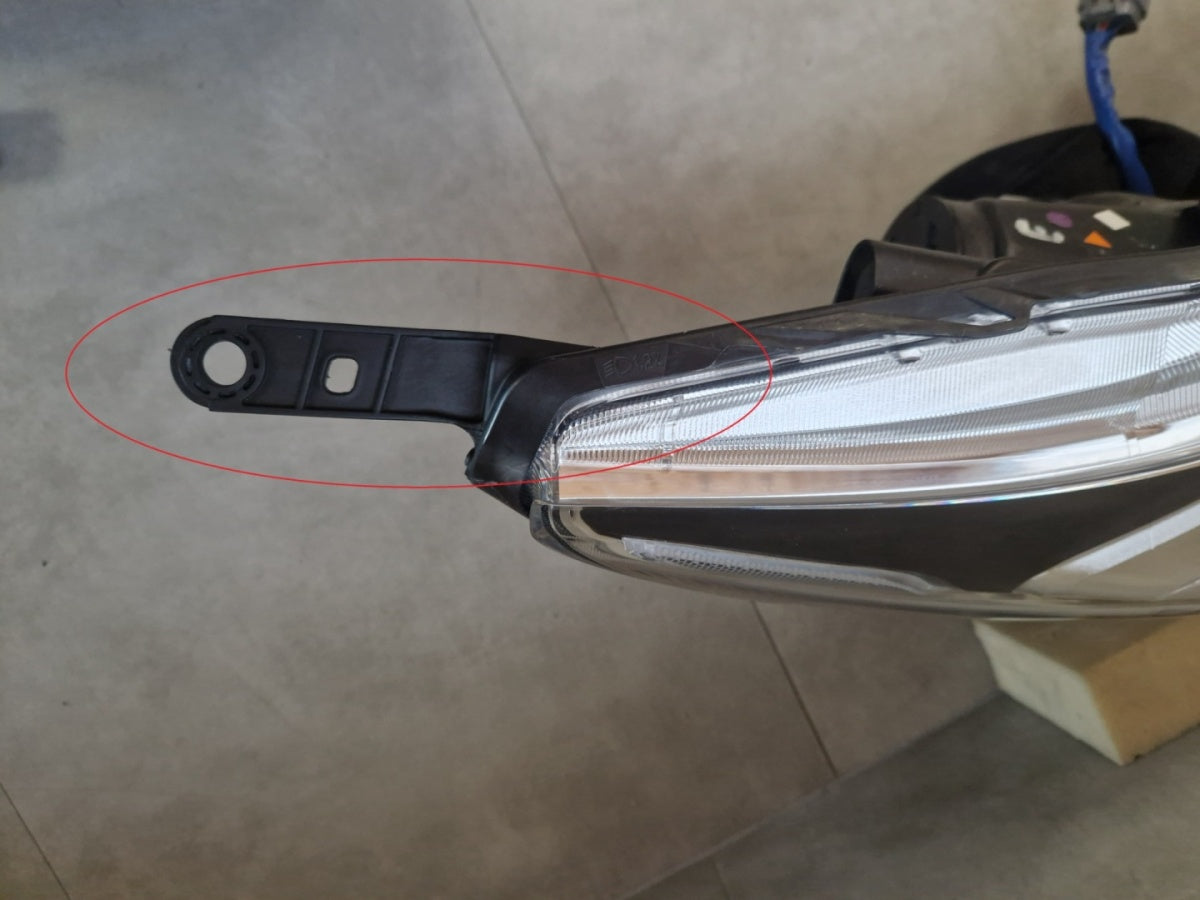 Prednji far SUBARU OUTBACK V LEGACY VI LED RH desni 14-19