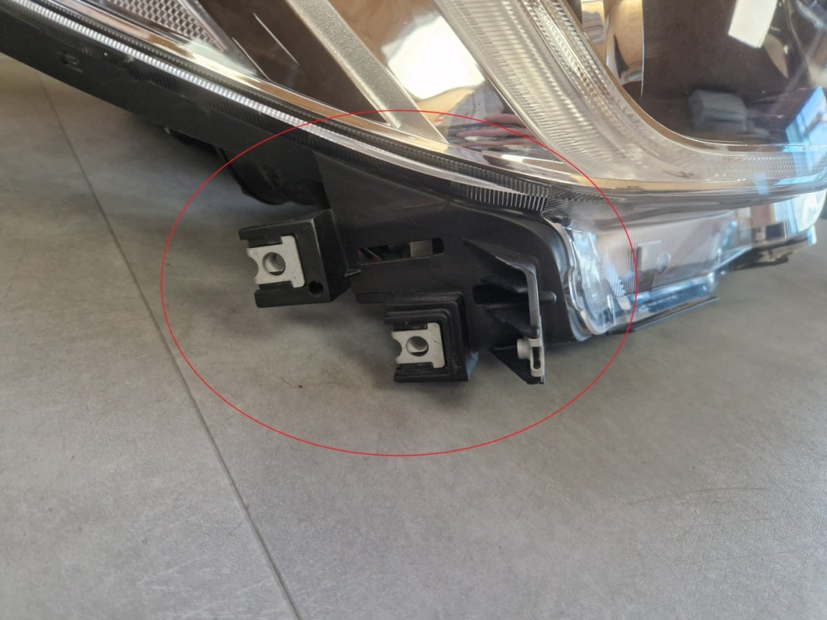 Prednji far SUBARU OUTBACK V LEGACY VI LED RH desni 14-19