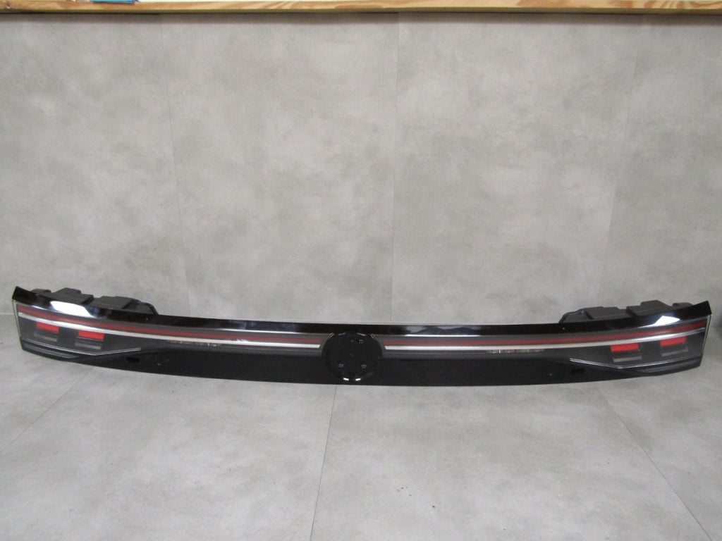 Stop svjetlo VOLKSWAGEN PASSAT B9 KOMBII BLENDA 3J0945307