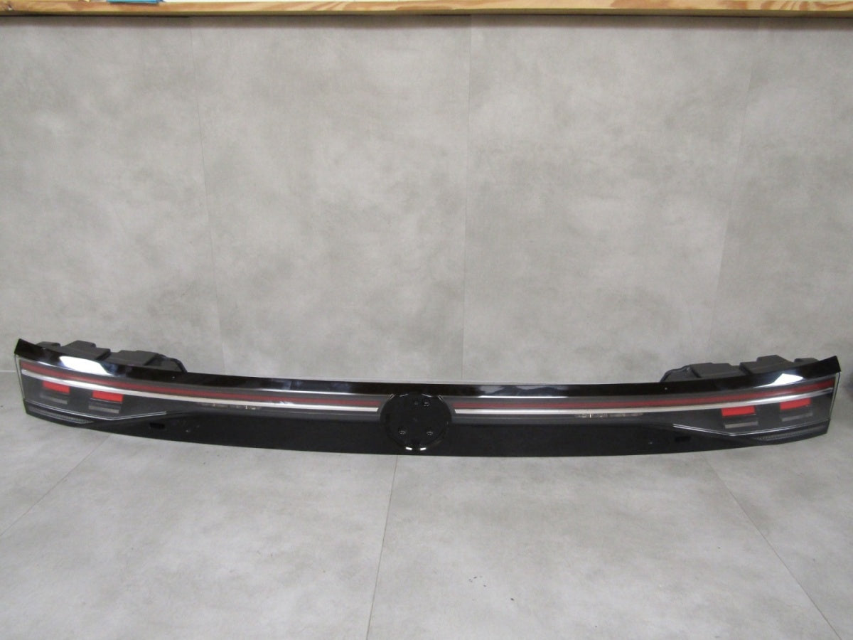 Stop svjetlo VOLKSWAGEN PASSAT B9 KOMBII BLENDA 3J0945307