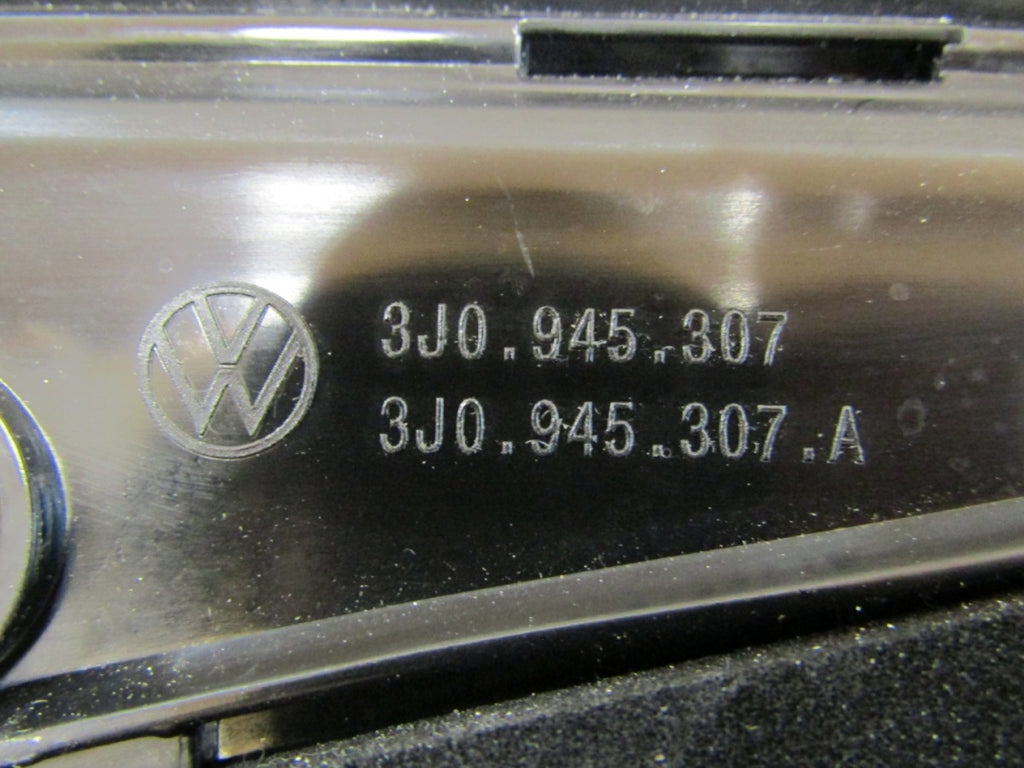 Stop svjetlo maska za srednja u poklopcu prtljažnika Volkswagen Passat B9 24- 3J0945307