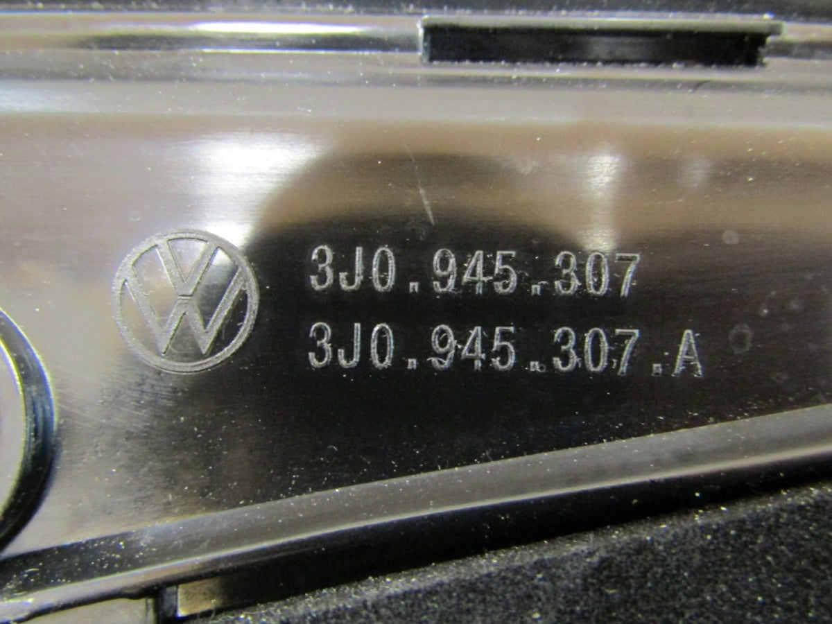 Stop svjetlo maska za srednja u poklopcu prtljažnika Volkswagen Passat B9 24- 3J0945307