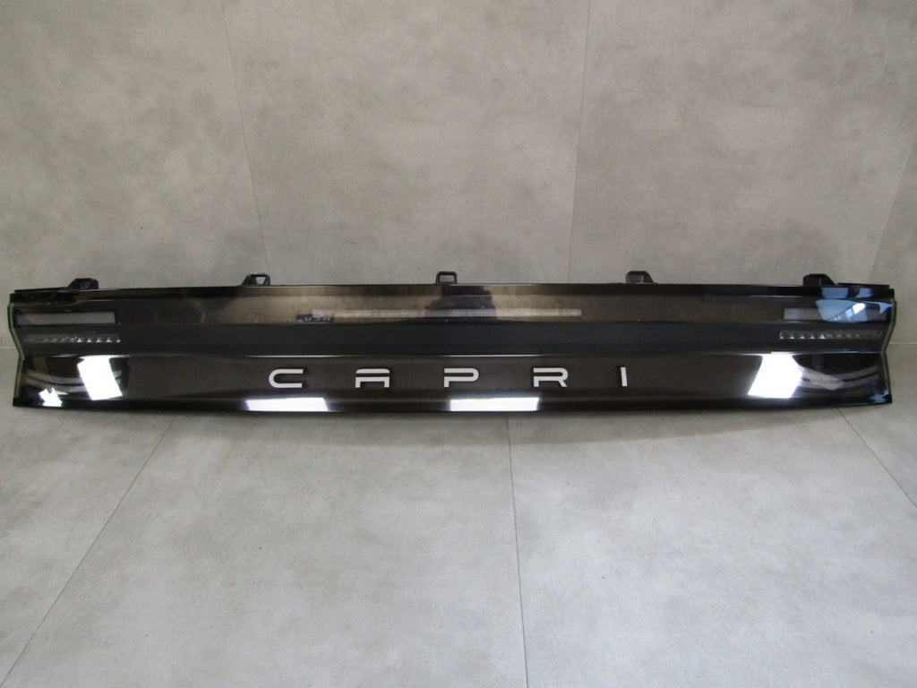 Svjetlo lajsna maska gepek vrata zadnji Ford Capri EV 25- R2KB-13N466-AD