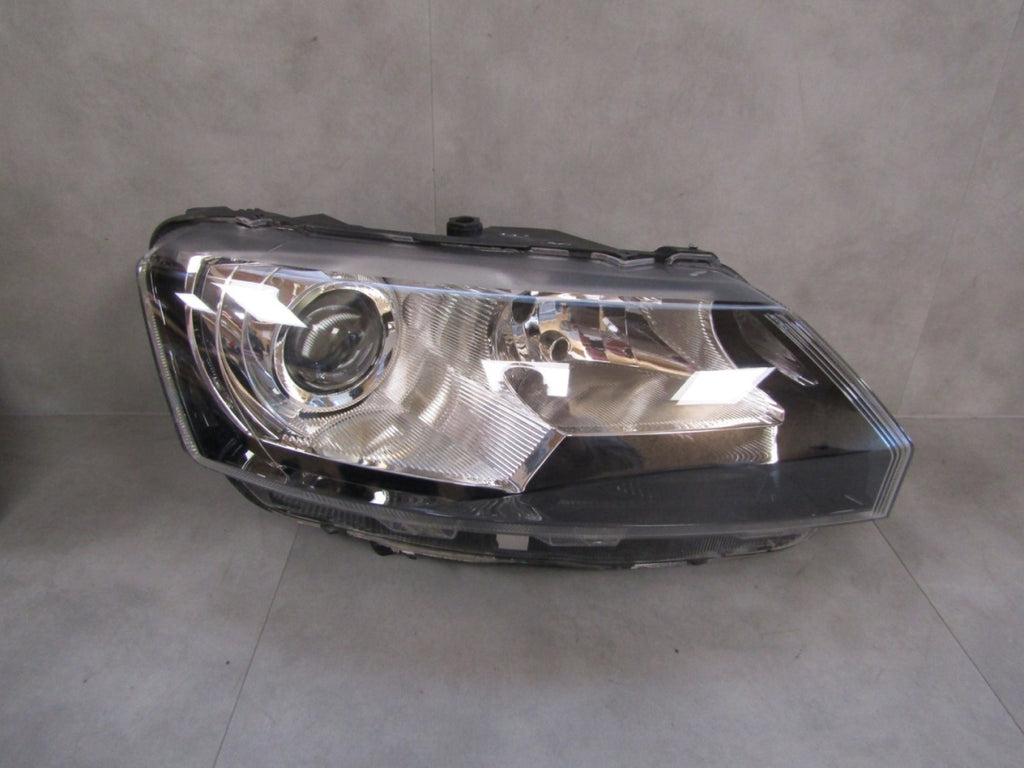 Prednji far SKODA RAPID xenon desni RH 12-16 5JB9411016A