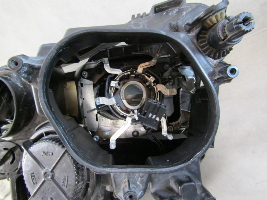 Prednji far SKODA RAPID xenon desni RH 12-16 5JB9411016A