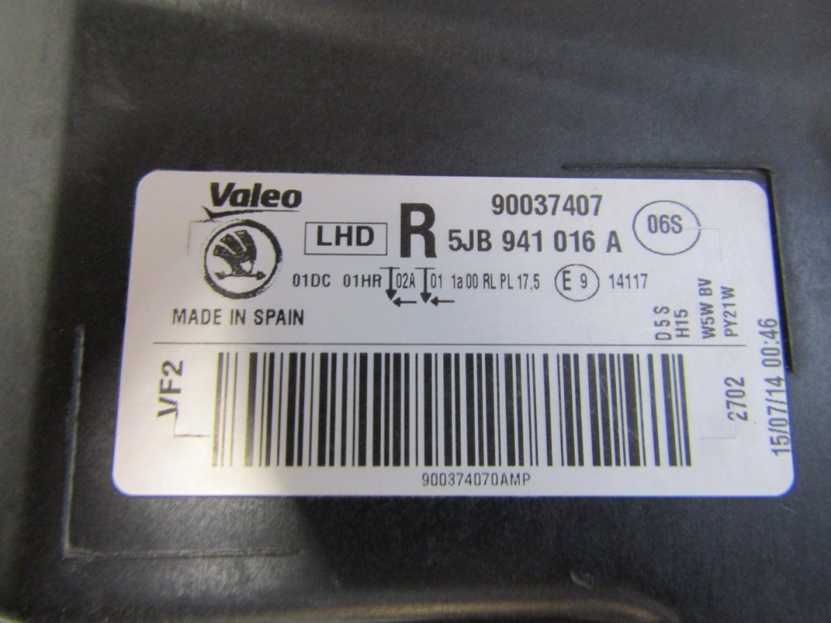 Prednji far SKODA RAPID xenon desni RH 12-16 5JB9411016A