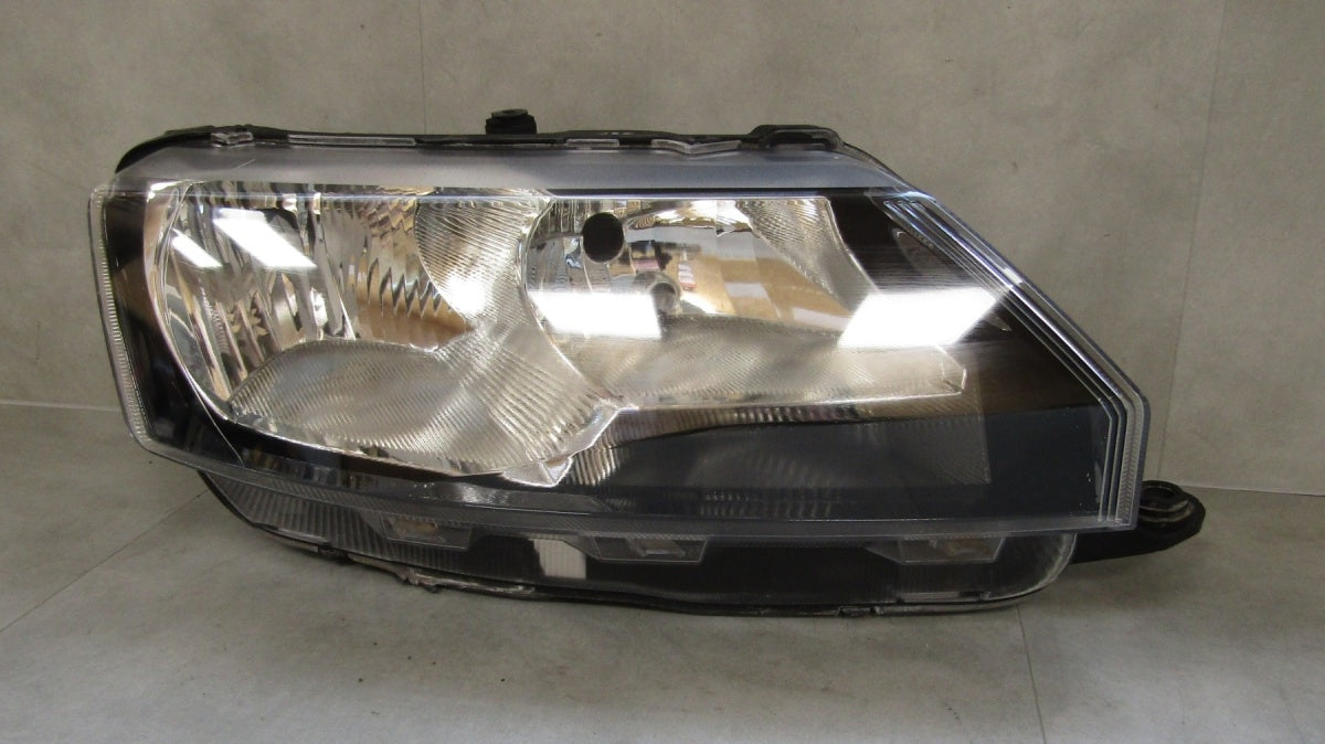 Prednji far Skoda Rapid 5JB halogen 12-16 RH desni 12-16 5JB941016