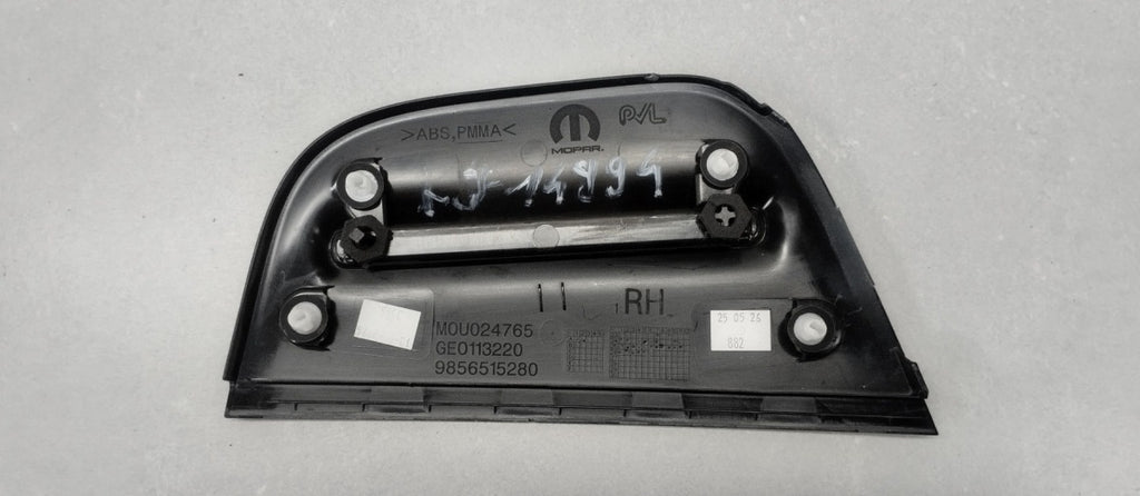 Poklopac lajsne vrata desni zadnji Citroën C3 Aircross 24- / OE 9856515280