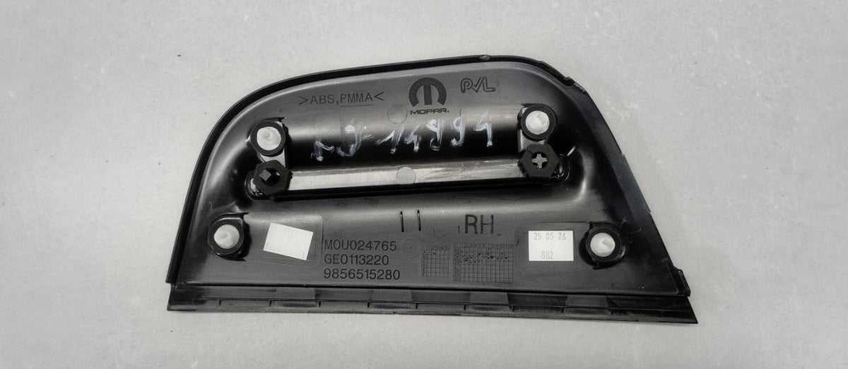 Poklopac lajsne vrata desni zadnji Citroën C3 Aircross 24- / OE 9856515280