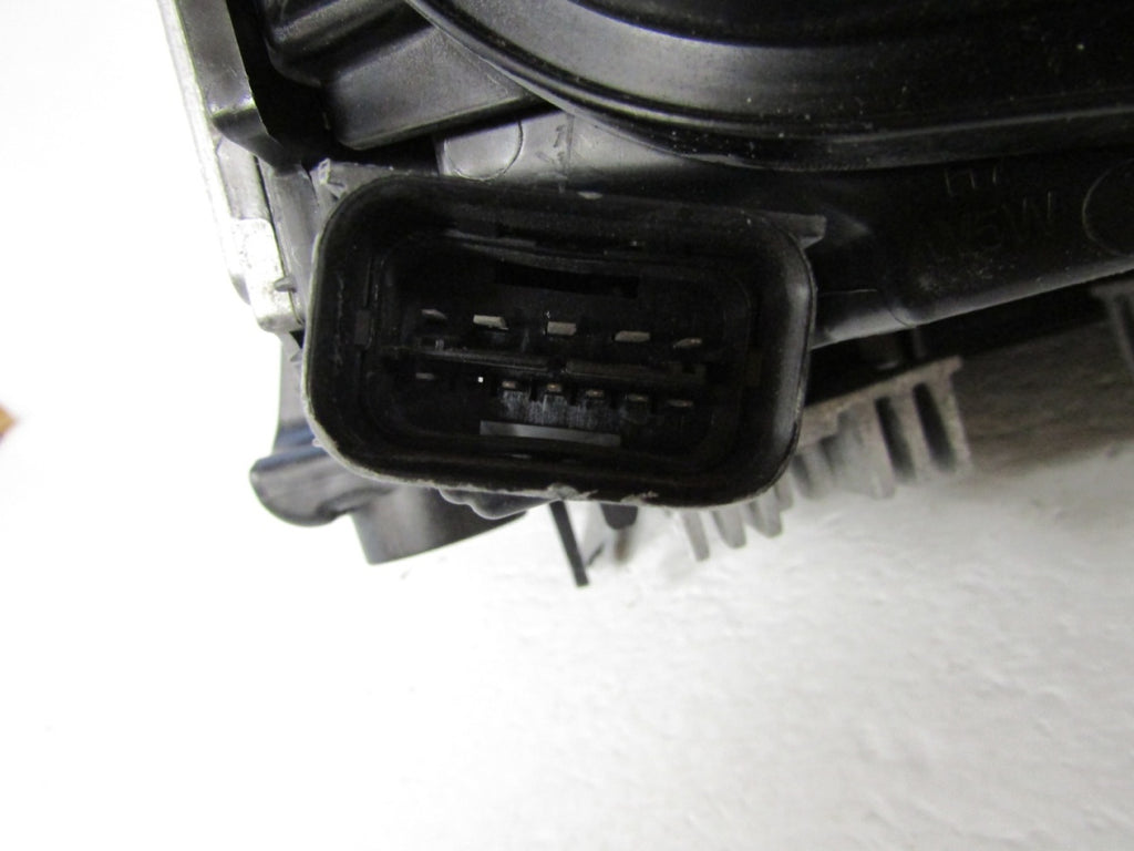 Prednji far BMW X1 E84 Lift xenon 12-15 RH