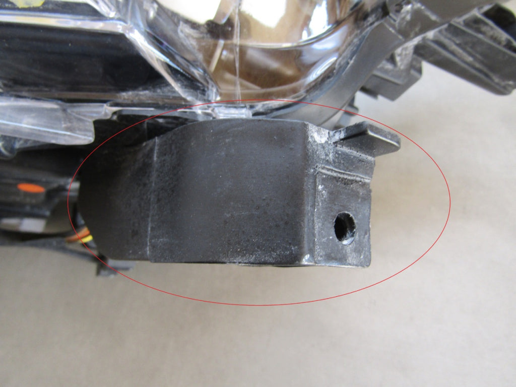 Prednji far Mitsubishi Outlander 3 III halogen sa sočivom 18-22 LH 8301C8 53