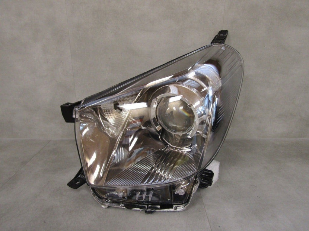Prednji far Aston Martin Cygnet 11-13 halogen sa sočivom LH lijevi KOITO 74-1