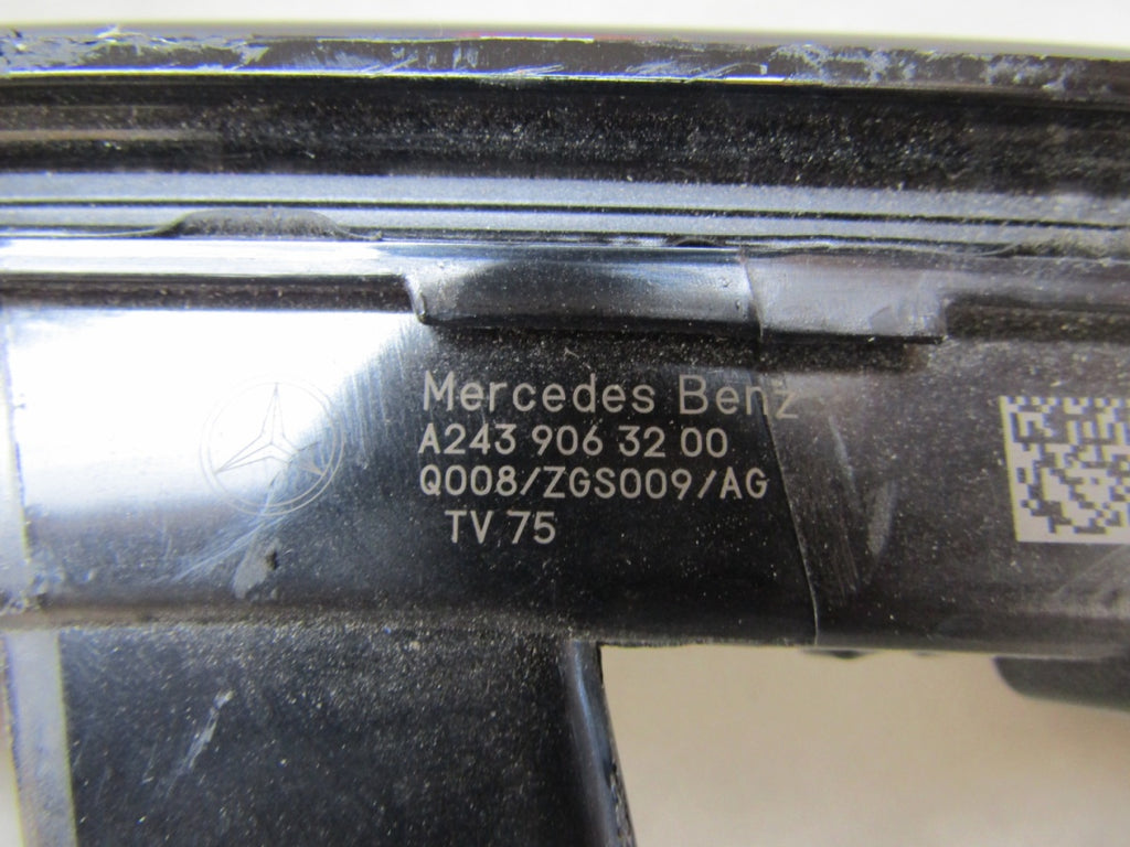 Prednji far blenda Mercedes EQA EQB W243 243 LED DRL 21- A2439063200