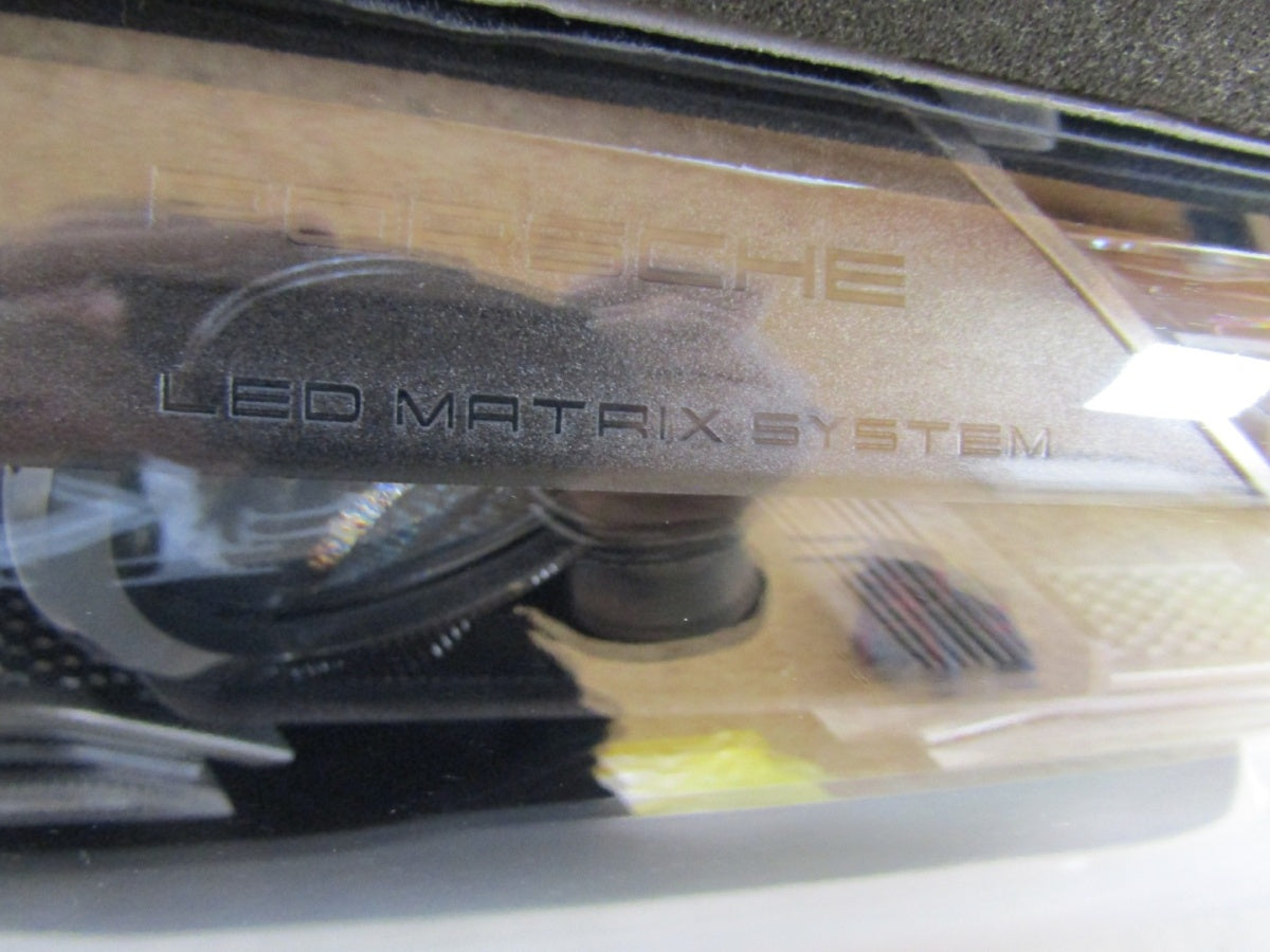 Prednji far Porsche Taycan 9J1 FULL LED MATRIX 19- RH desni 9J1941060D