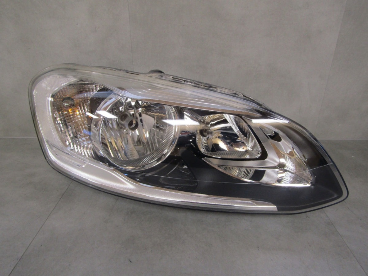 Prednji far Volvo XC60 1 I LIFT halogen 13-17 RH desni