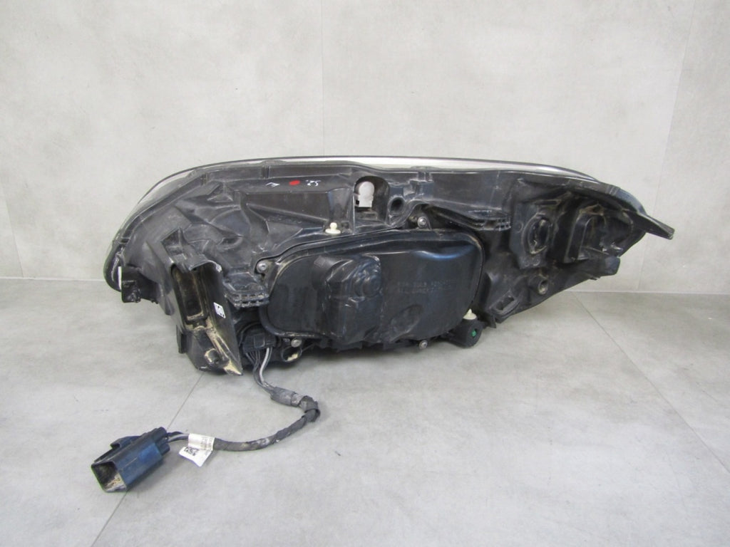 Prednji far Volvo XC60 1 I LIFT halogen 13-17 RH desni