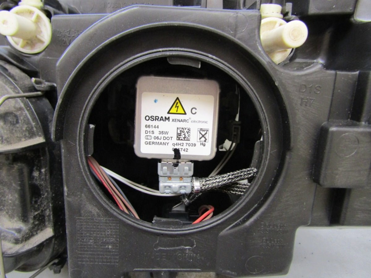 Prednji far BMW X1 E84 LIFT LCI xenon nezakretni 12-15 RH desni kompletan 6311 7290240
