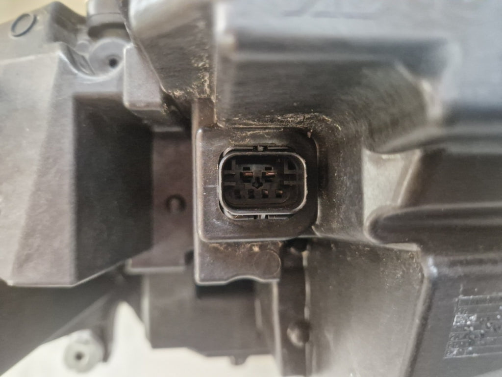 Prednji far BMW 8 G14 G15 G16 LASER SHADOW LINE desni RH 8082644-01