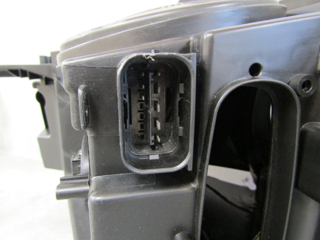 Prednji far BMW X5 F15 X6 F16 xenon nezakretni 13-18 RH 7290054