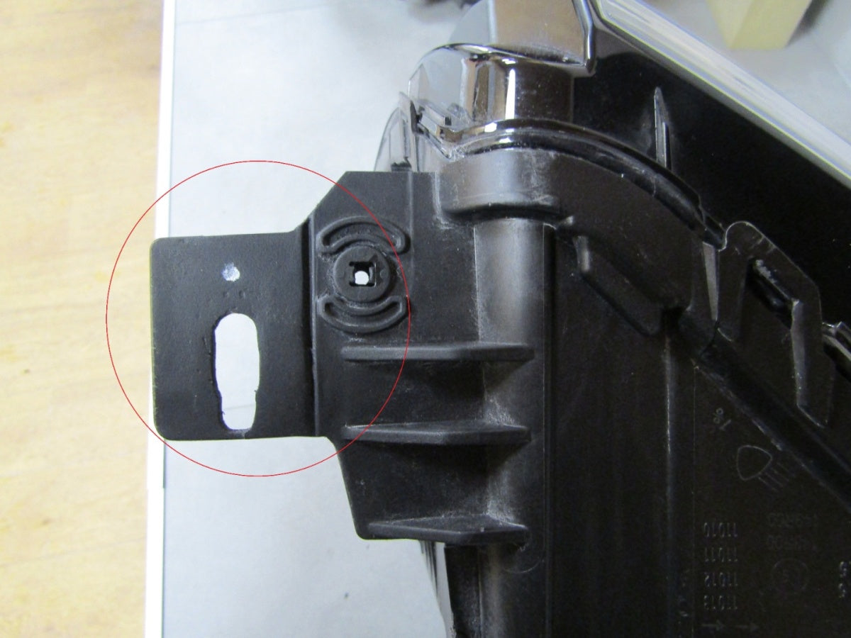 Prednji far Ford Transit Courier MK3 halogen 23- RH desni R2X6 13E014 AE