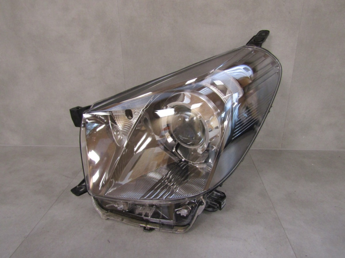 Prednji far Aston Martin Cygnet 11-13 halogen sa sočivom LH lijevi KOITO 74-1