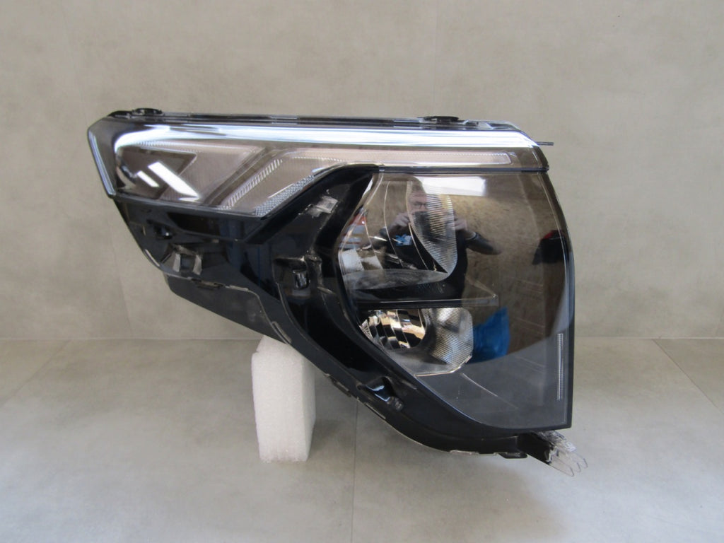 Prednji far Ford Transit Courier MK3 halogen 23- RH R2X6 13E014 AE