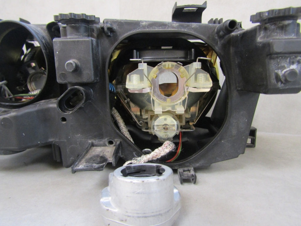 Prednji far BMW 3 E46 XENON SEDAN KOMBI LIFT 02-05 RH desni 6925644