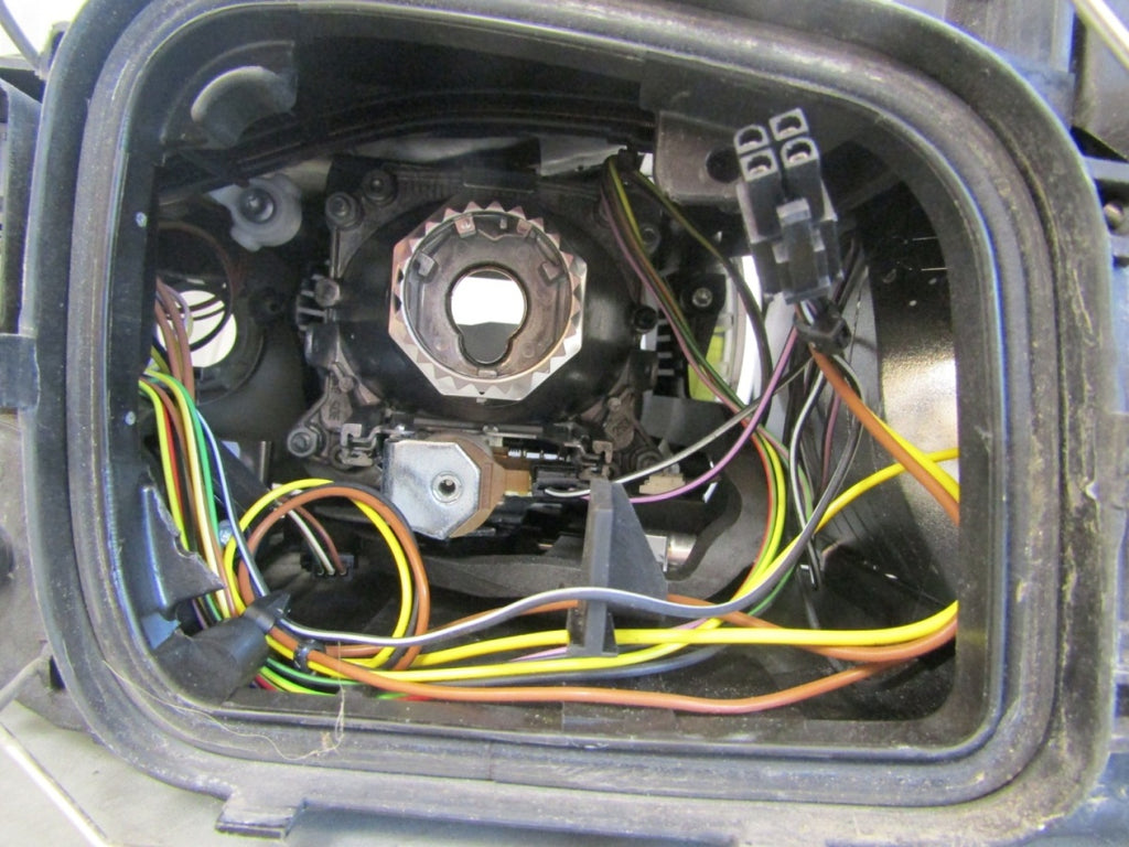Prednji far Volvo S40 V50 II LIFT xenon zakretni 07-12 RH desni 30763030