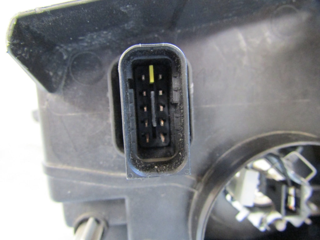 Prednji far Opel Combo E IV halogen + LED RH 18-23 9816825980