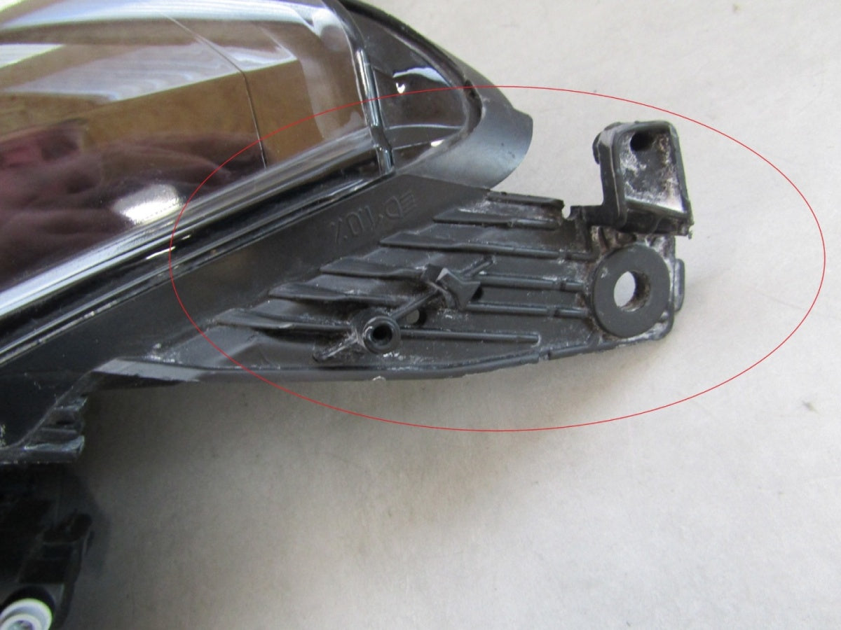 Prednji far RENAULT MEGANE 4 IV halogen sa sočivom + LED 16-20 RH desni 260100767R