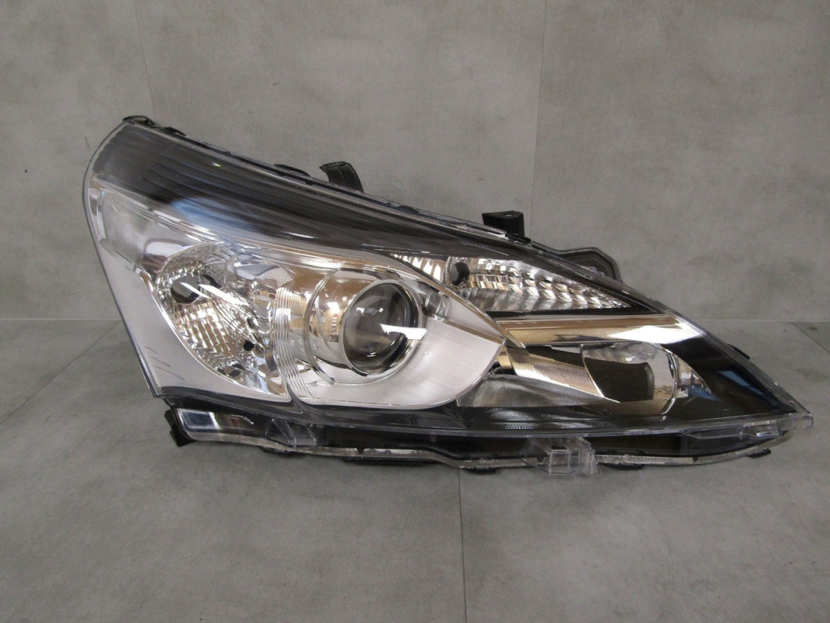 Prednji far TOYOTA VERSO LIFT halogen sa sočivom RH desni 13-15