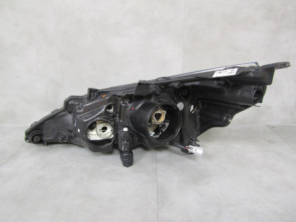 Prednji far TOYOTA VERSO LIFT halogen sa sočivom RH desni 13-15