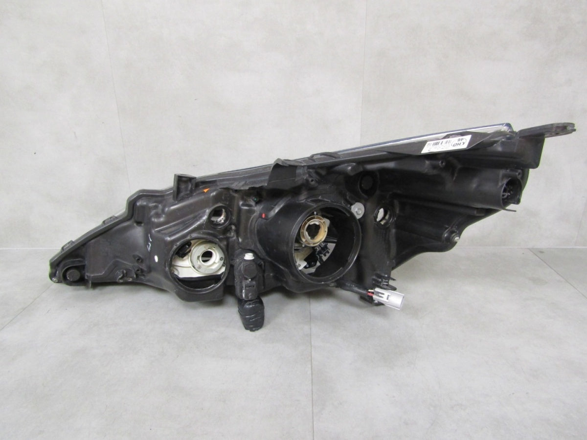 Prednji far TOYOTA VERSO LIFT halogen sa sočivom RH desni 13-15
