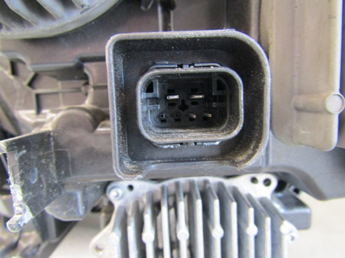 Prednji far BMW IX I20 LASER 21- RH 5A3CEA 2
