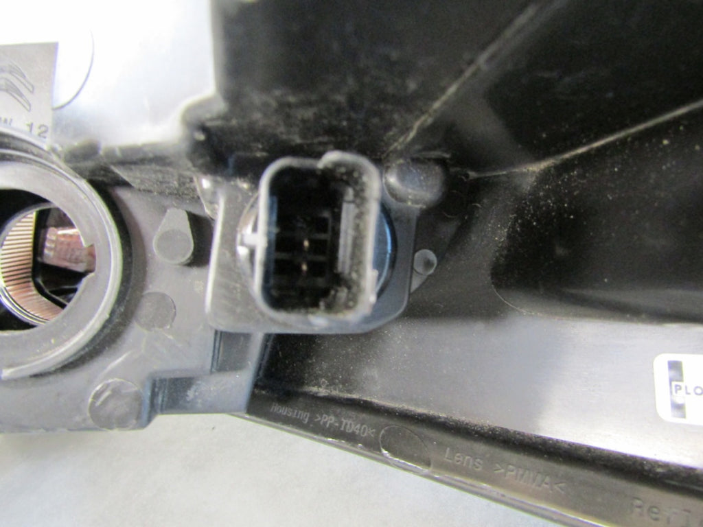 Prednji far Citroen C3 AIRCROSS LED DRL 17-21 RH 9843218880