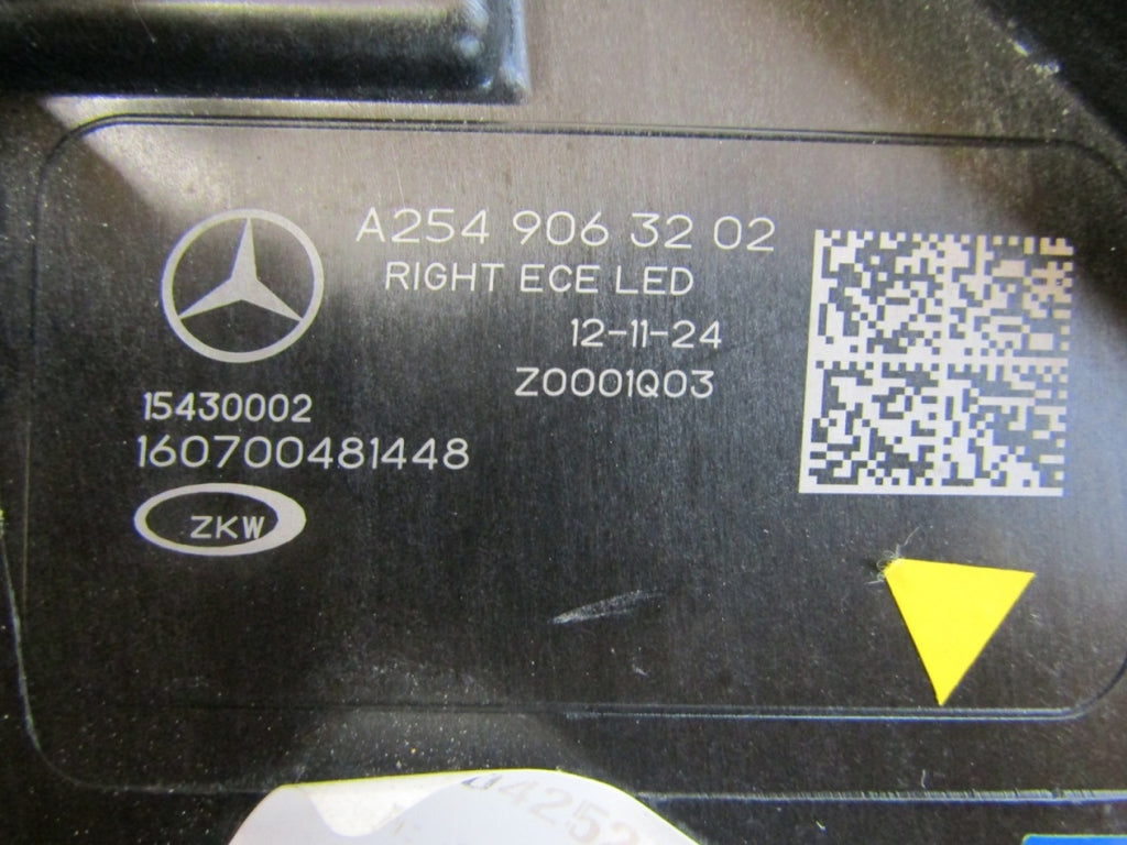 Prednji far MERCEDES GLC 2 W254 FULL LED DIGITAL LIGHT 22- RH desni A2549063202
