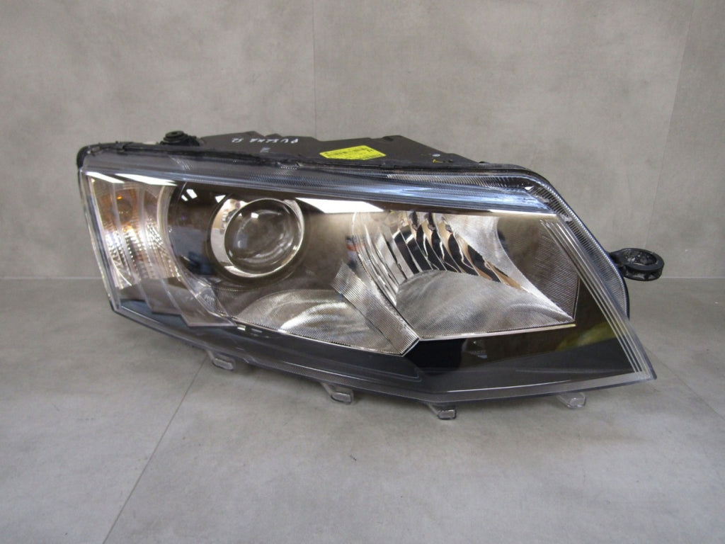 Prednji far Skoda Octavia 3 III xenon nezakretni 12-16 RH desni 5E1941016A